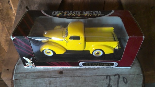 Road Signature 1:18 Scale 1937 Studebaker Coupe Express Pickup for sale