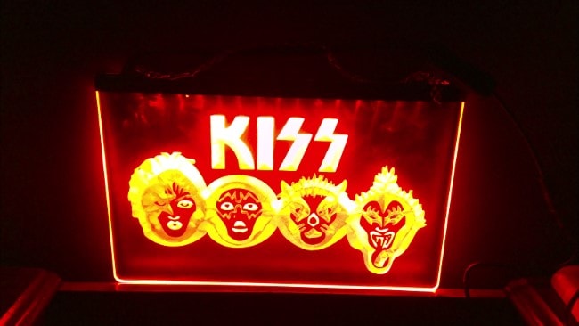 Light Up Kiss Sign for sale on heinventures.ca