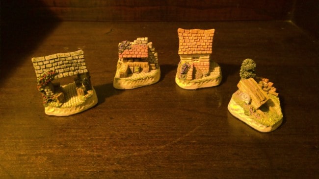 Set of 4 David Winters Cottages -1991 small sized for sale