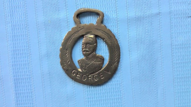 George V Brass Horse Medallion for sale on Hein Venture's online antique and secondhand store