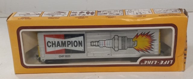 Life-Like HO Champion Spark Plugs Box Car CHP 1223 for sale on heinventures.ca