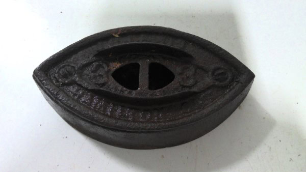 Antique JB Lewis Co Hamilton Ontario #3 Sad Iron for sale