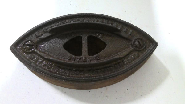 Antique HR Ives Co Montreal #2 Sad Iron for sale