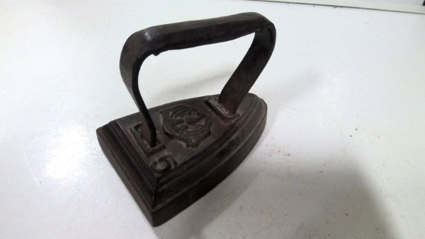 Antique #5 Eagle Cast Iron Sad Iron for sale