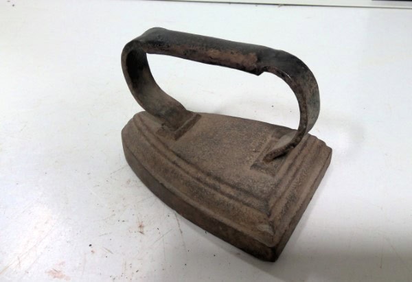 Antique #5 Cast Iron Sad Iron for sale