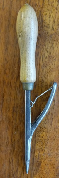 Vintage Brown's Rug Needle available on Hein Ventures' online store