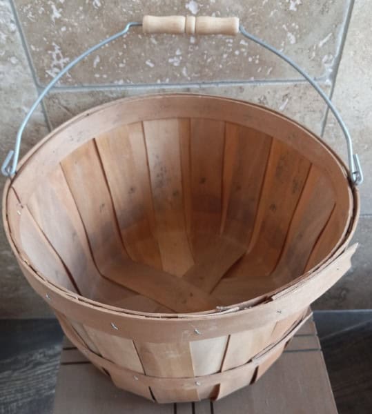 Bushel Basket with Wire and Wooden Handle for sale on heinventures.ca