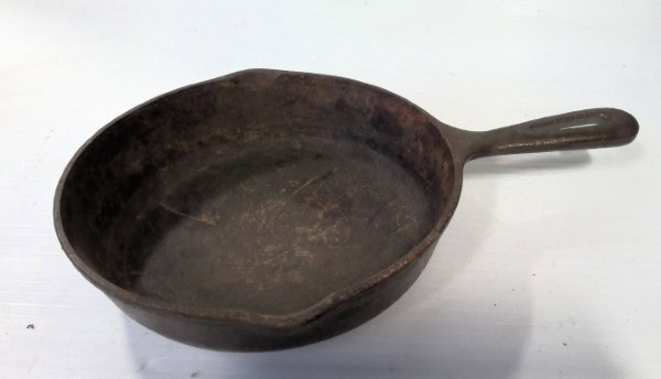 Cast Iron Skillet No. 3 available on heinventures.ca