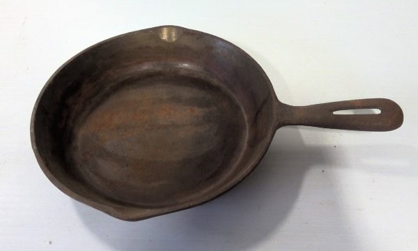 Cast Iron Skillet No. 4 available on heinventures.ca