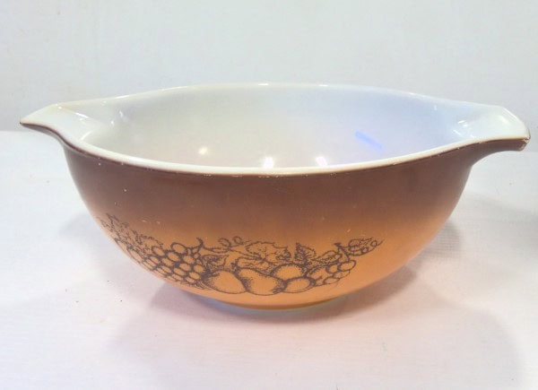 Vintage Pyrex No. 443 2.5 Quart Mixing Bowl for sale