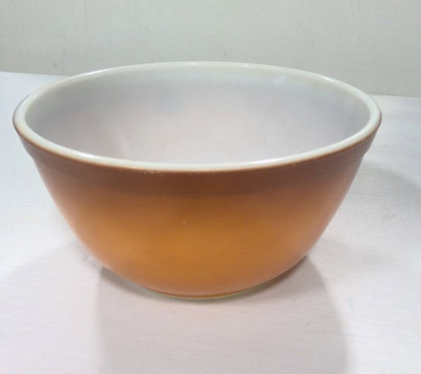 Vintage Pyrex No. 402 1.5 Quart Mixing Bowl for sale