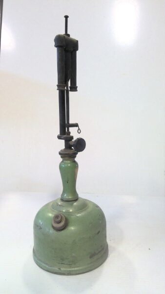 Vintage 1945 Coleman Model 168K Gas Table Lamp for sale