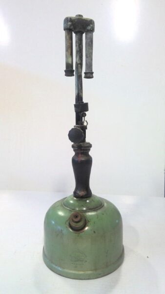 Vintage 1944 Coleman Model 168K Gas Table Lamp for sale