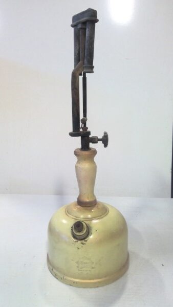 Vintage 1946 Coleman Model 128C Gas Table Lamp for sale