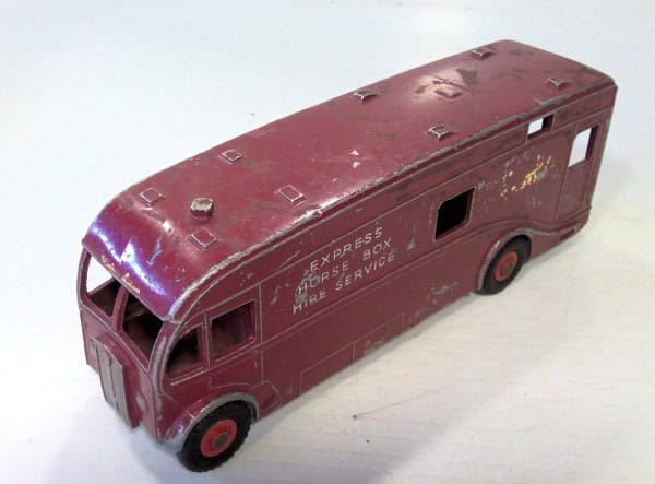 1950s Dinky Toys Supertoys Express Horse-Box 980 Meccano Ltd for sale