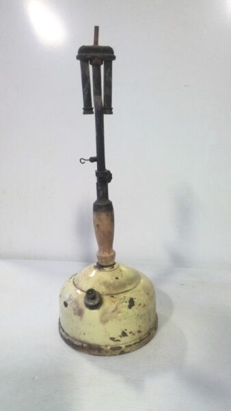 Vintage 1947 Coleman Model 156 Gas Table Lamp for sale