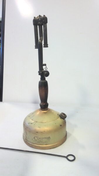 Vintage 1955 Coleman Model 159 Gas Table Lamp for sale