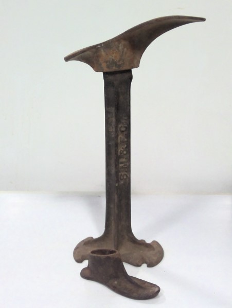 Cast Iron Antique Vintage Cobbler S.M. & F Co. Shoe Form Stand with Forms for sale