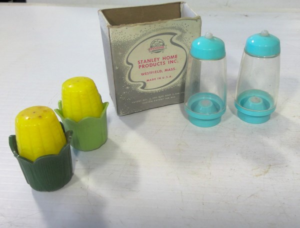 Vintage Stanley Ball Point & Corn Cob Plastic Salt & Pepper Shakers for sale