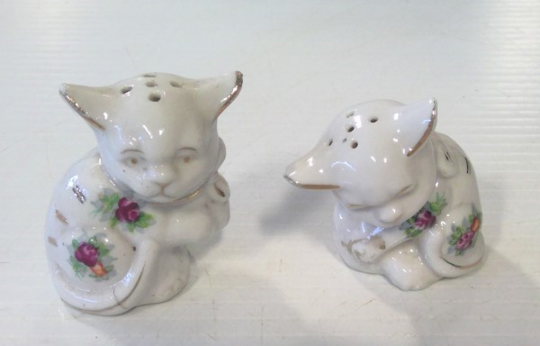 Vintage Kitten Ceramic Salt & Pepper Shakers - Made in Japan for sale